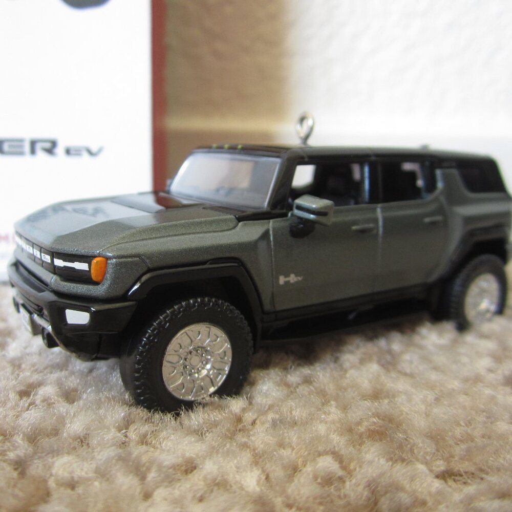 2024 GMC Hummer EV 2023 Hallmark ornament